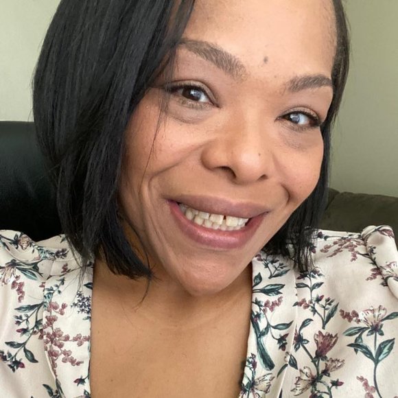 Meet your Posher, Shey (aka, @1modestbeauty) - Picture 4 of 10